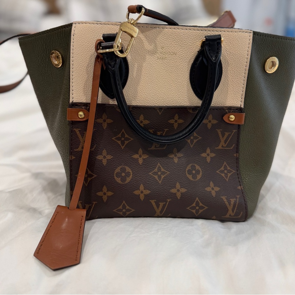 Louis Vuitton Tote
